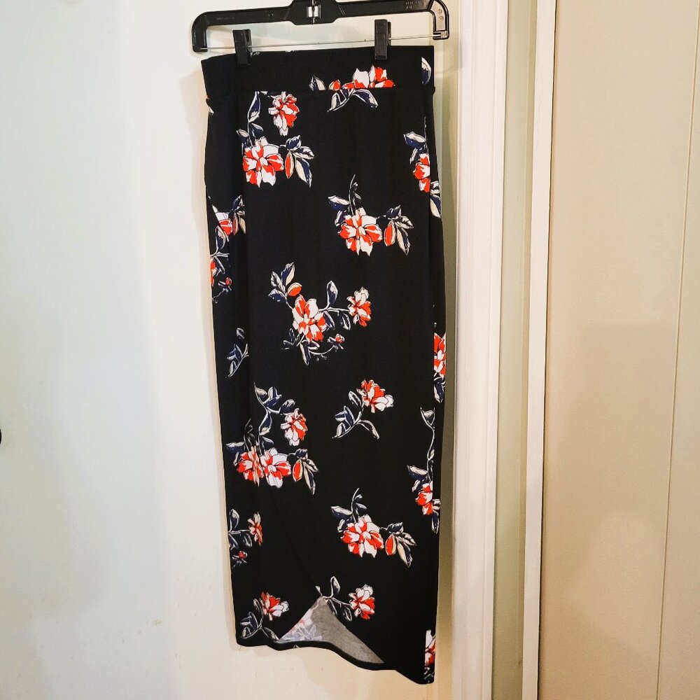Le Chateau Sleeveless Blouse and Maxi Skirt - Picture 6 of 9